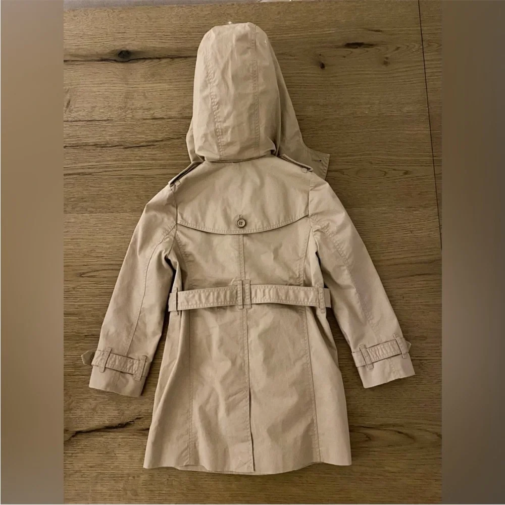Burberry girl’s trench coat with detachable hood!! Beige /khaki color!! Size 5Y! - Picture 8 of 8